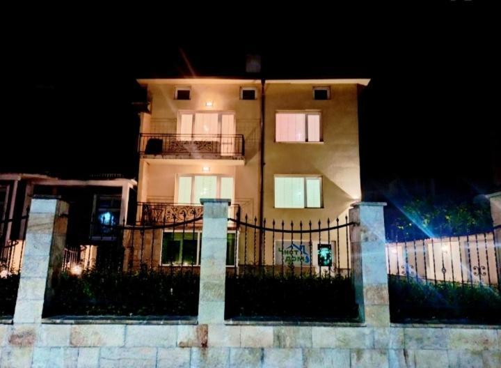Statevi Guest Apartment فيلينغراد المظهر الخارجي الصورة